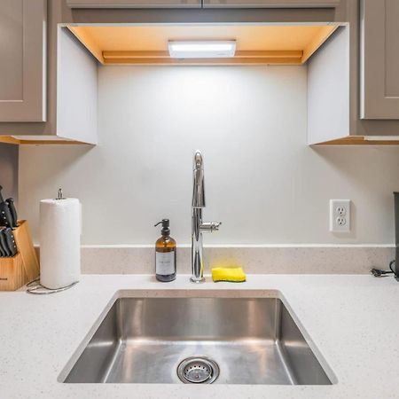 Bright And Modern Studio In Louisville # 404 Kültér fotó